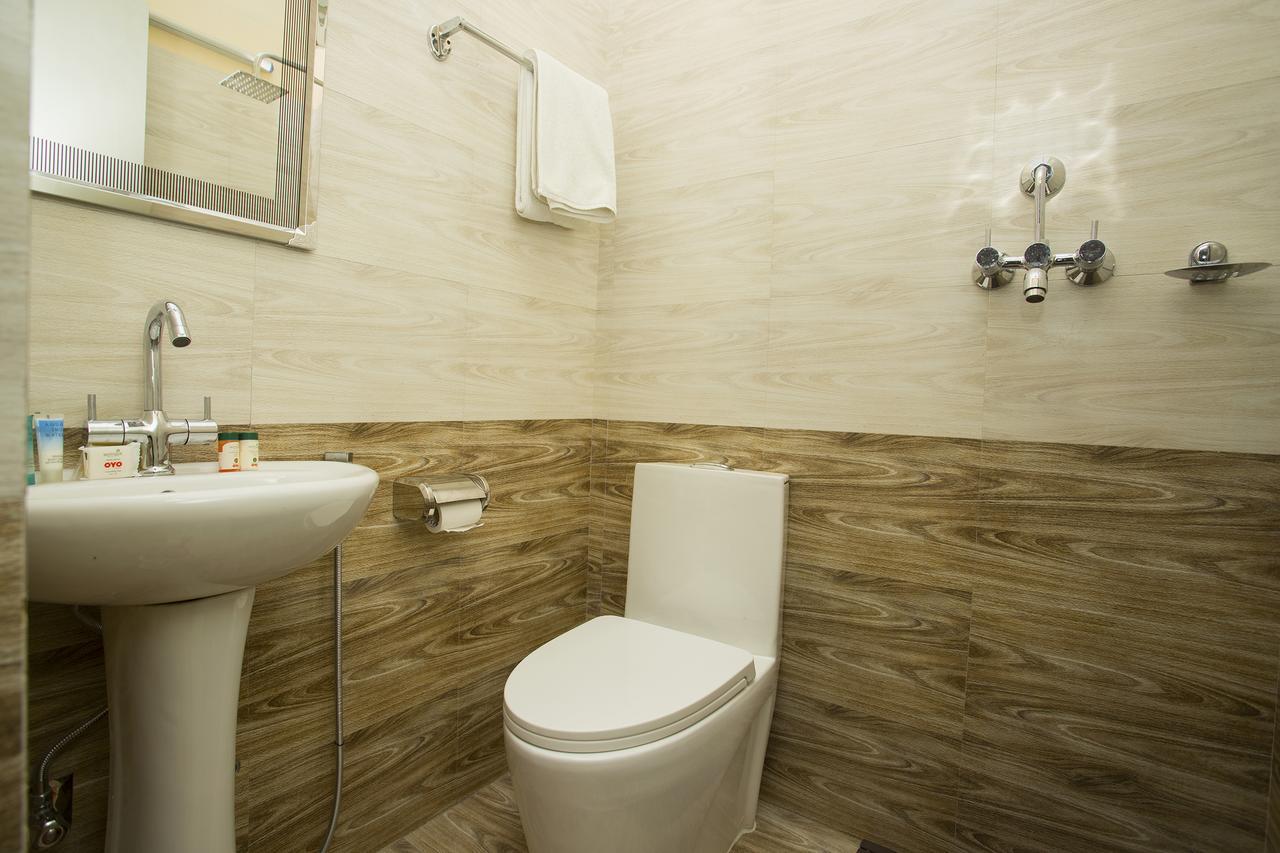 Oyo 131 Hotel Milarepa Kathmandu Ngoại thất bức ảnh